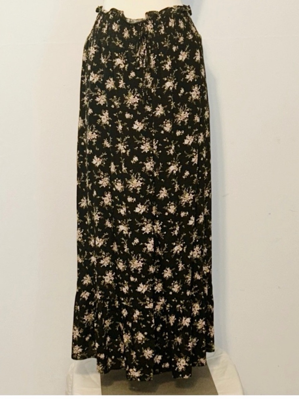 Blu Pepper Boutique Black and Cream Floral Maxi Skirt